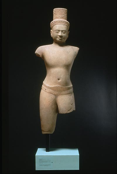 Stehender Shiva, Kambodscha, Angkor-Periode, 3. Viertel des 9.Jh, Sandstein, Hhe 129 cm