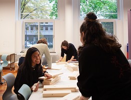 Bild zu MAKK Kreativlabor – Dein Repaircafé für Nachhaltigkeit: Möbelupcycling